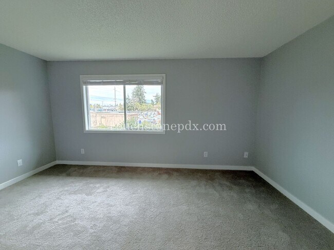 Building Photo - Newly Renovated 2-bedroom Apartment