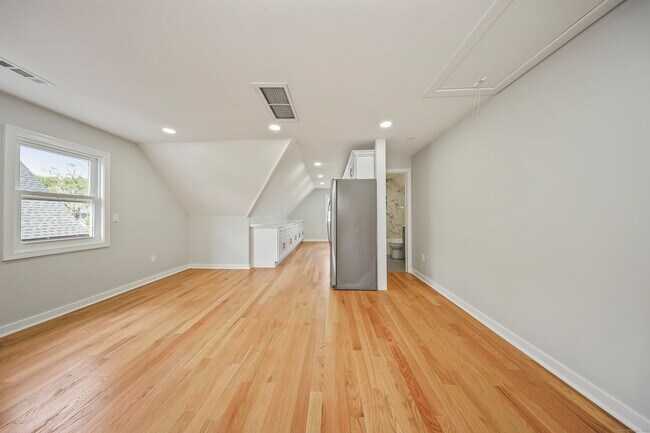 Building Photo - 42 Waterville St