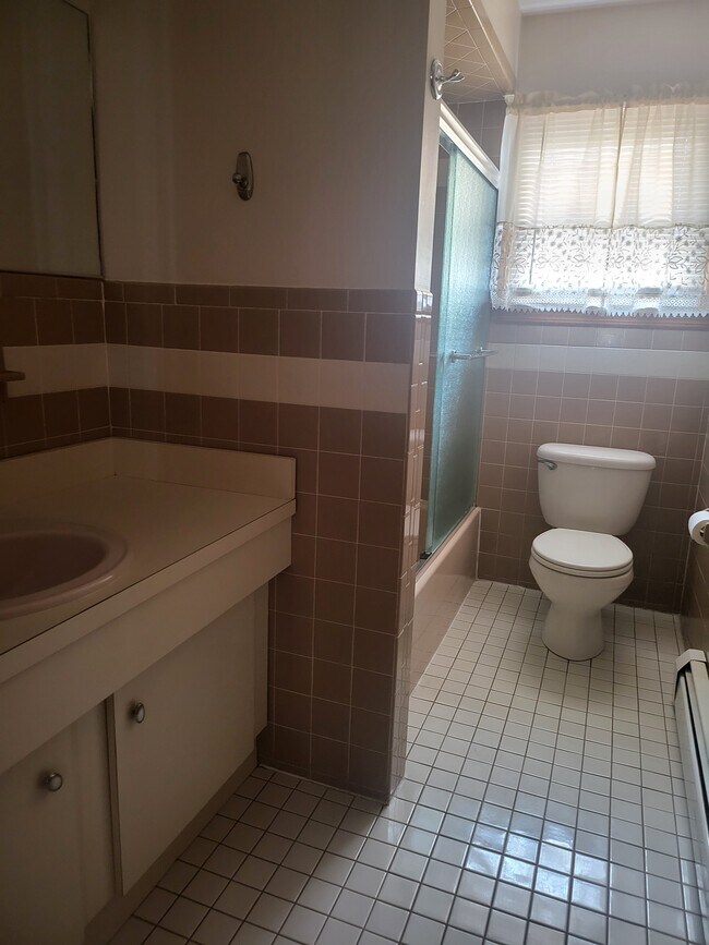 Building Photo - 471 North Ave