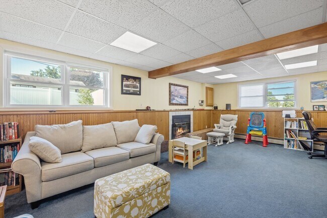 Building Photo - 94 Pullman St