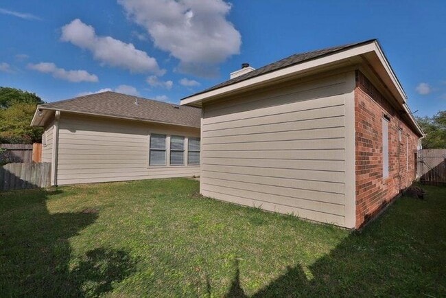 Building Photo - 834 Featherbrook Ct