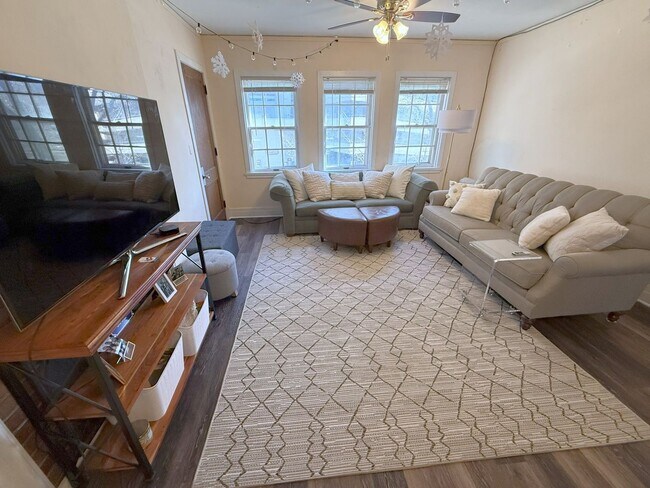 Building Photo - 46 N Breese Terrace