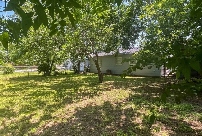 Building Photo - 613 N 22nd St