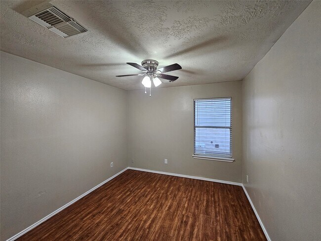 Building Photo - 13111 Cherryglade Ct
