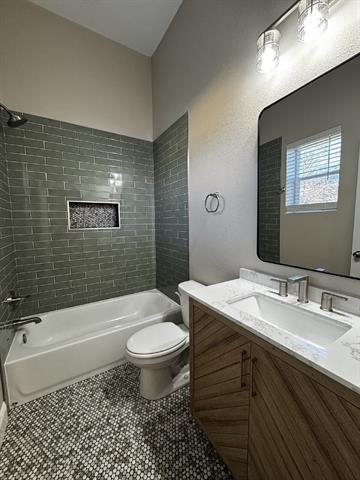 Building Photo - 939 W Frey