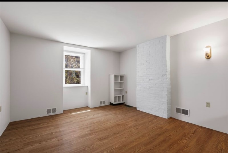Building Photo - 506 E North Ave