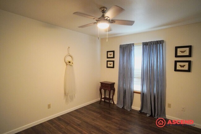 Building Photo - FULLY FURNISHED, Beautiful Home Located In...