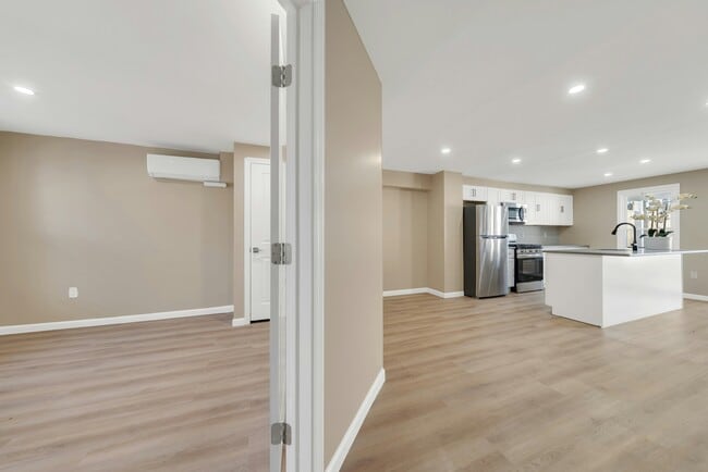 Building Photo - 171 Van Horne St