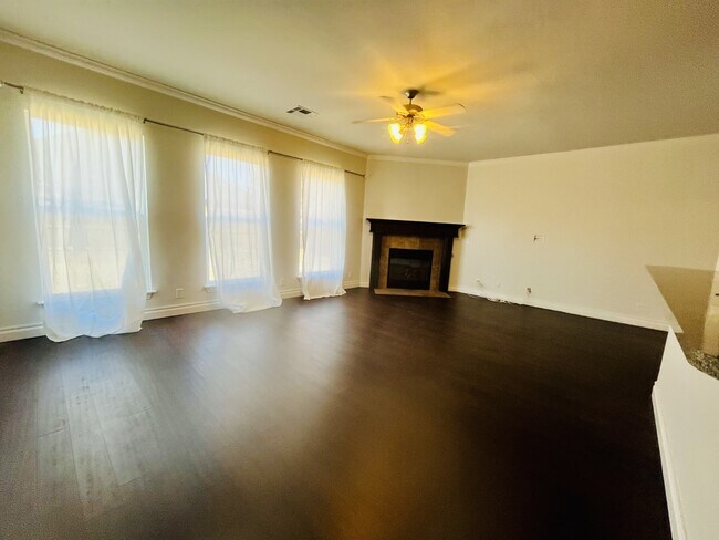Building Photo - 16709 Valderama Way