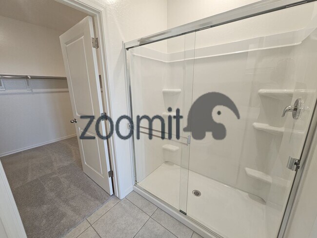 Building Photo - BEAUTIFUL HOME 4 BEDROOMS 3 BATHS!