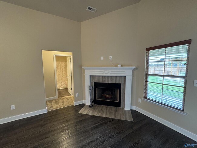 Building Photo - 2467 Bell Manor Dr SW