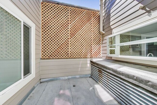 Building Photo - 2137 Lombard St