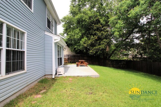 Building Photo - Lovely 4 Bedroom Home in Fort Walton Beach