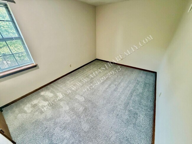 Building Photo - 6622 W 149th Terrace