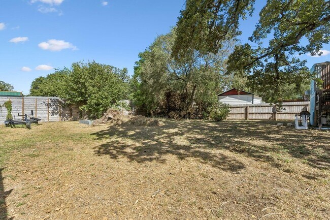 Building Photo - 1106 Minnie Dr