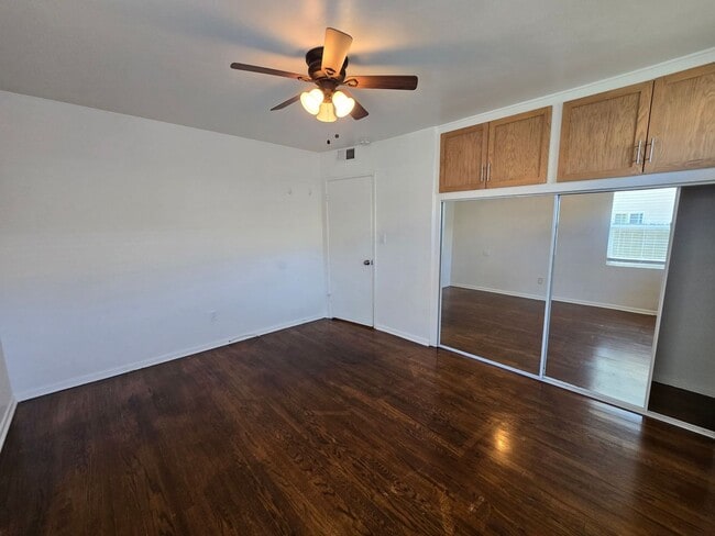 Building Photo - 5BD/3BA on Adobe Dr!!