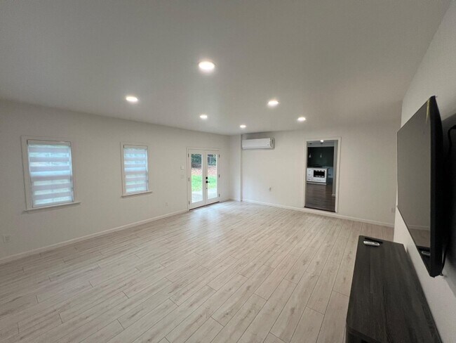 Building Photo - 4008 Rock Mill Dr