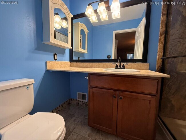 Building Photo - 6109 Orchard Lake Rd