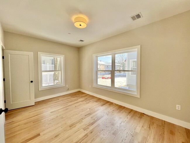 Building Photo - 140 Arlington St