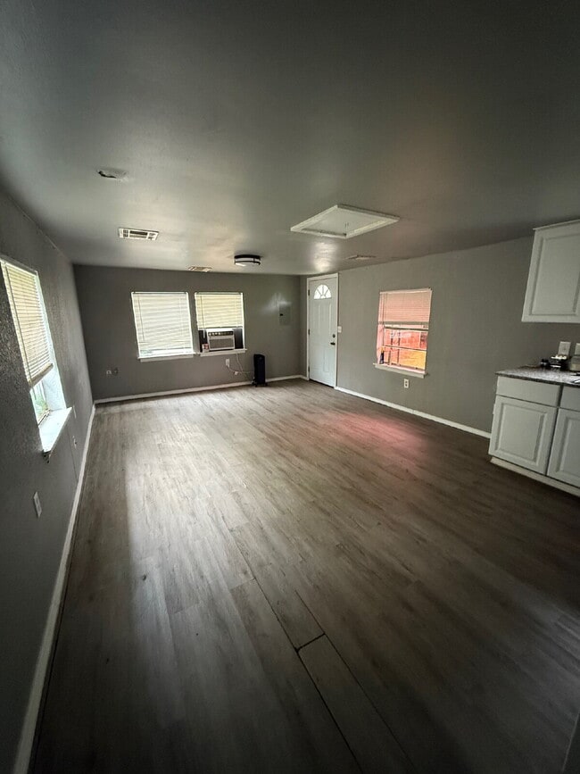 Building Photo - 1 Bedroom in the Heart of OKC
