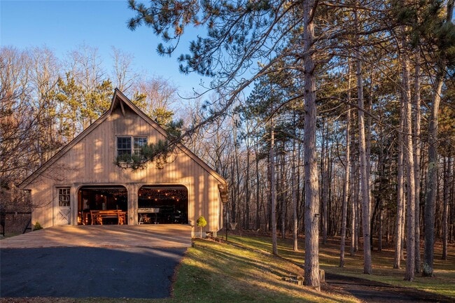 Building Photo - 147 Rock City Rd