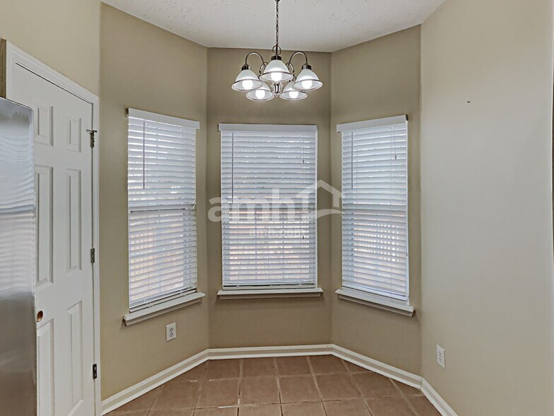 Building Photo - 4855 Lake Park Ter