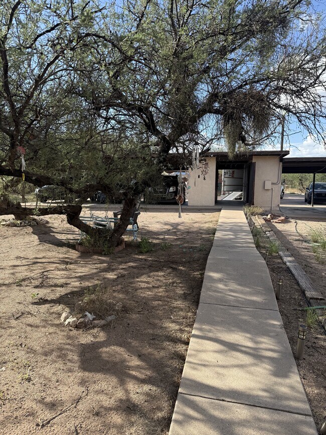 Building Photo - 433 Avenida Garza