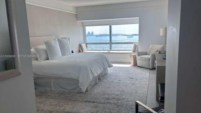 Building Photo - 1435 Brickell Ave