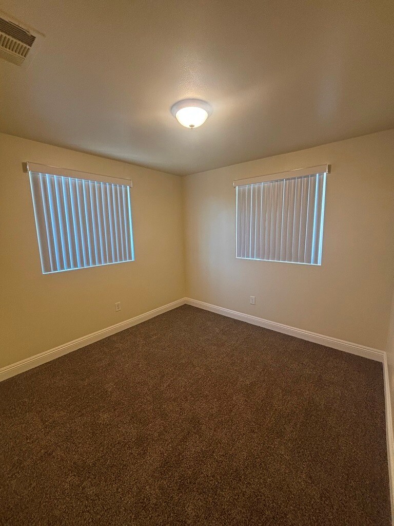 Building Photo - 846 W 78th St