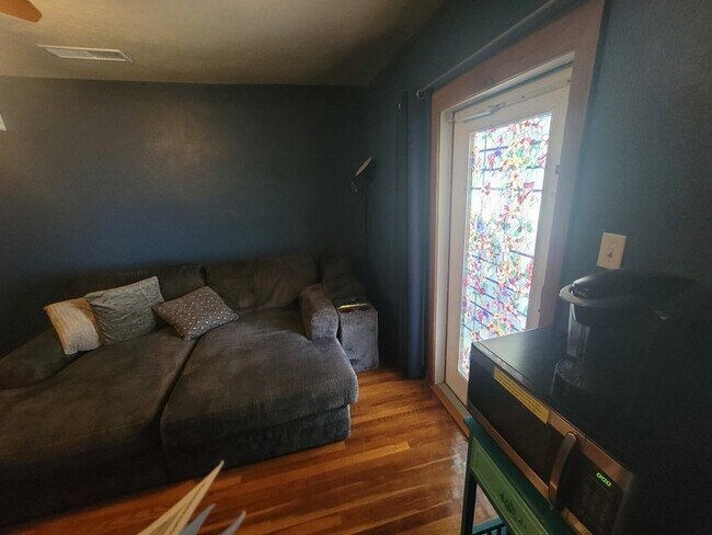 Building Photo - 5113 Avenue R