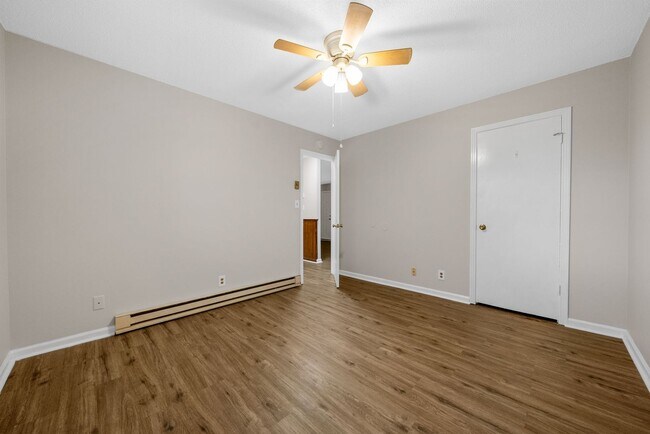 Building Photo - 110 Tandy Dr