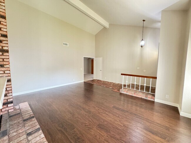 Building Photo - Beautifully Maintained 4Bd/2Ba Home w/Large Back Yard and Fruit Trees!