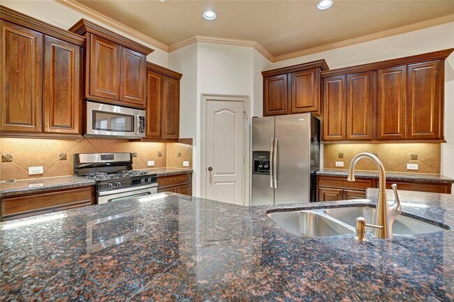 Building Photo - 10 Tallgrass Way
