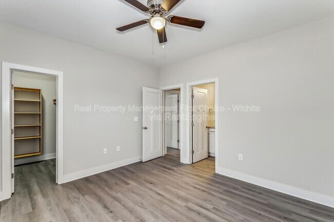 Building Photo - 3521 W 45th St S