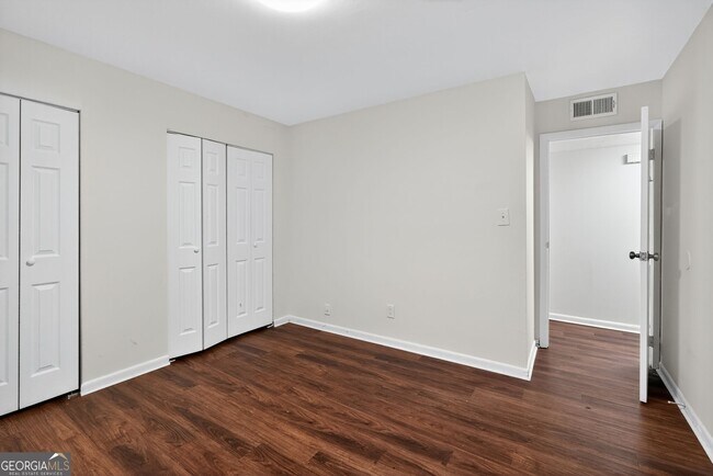 Building Photo - 2510 Peachwood Cir NE