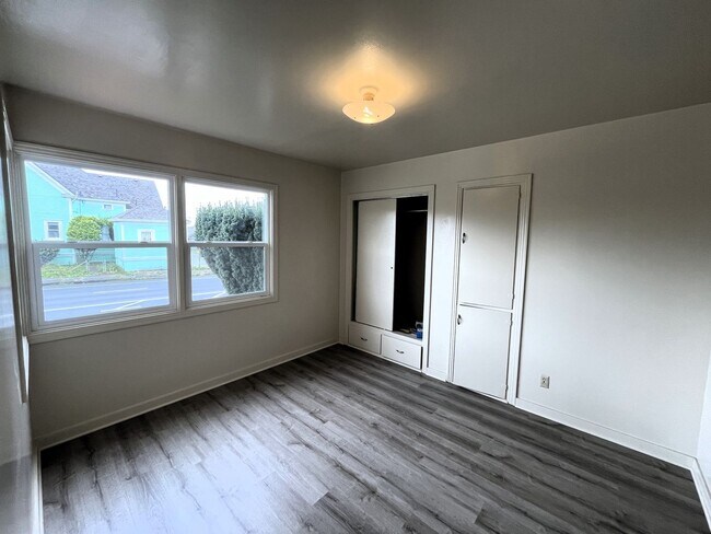 Building Photo - 809 Humboldt St