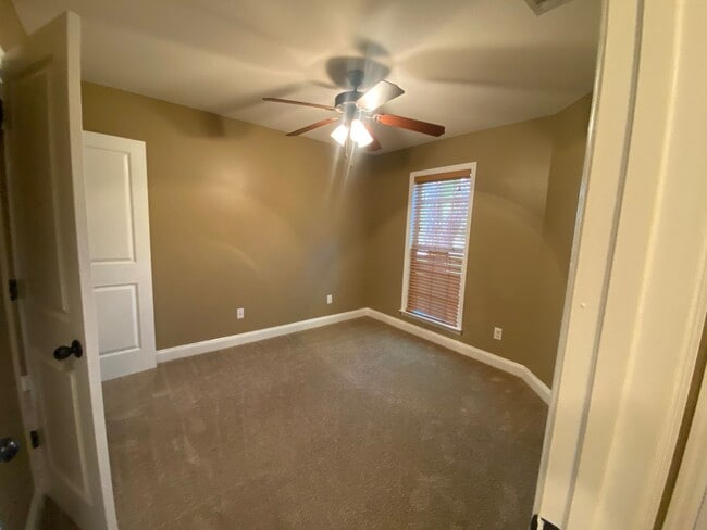 Building Photo - 4301 Kenilworth Cir