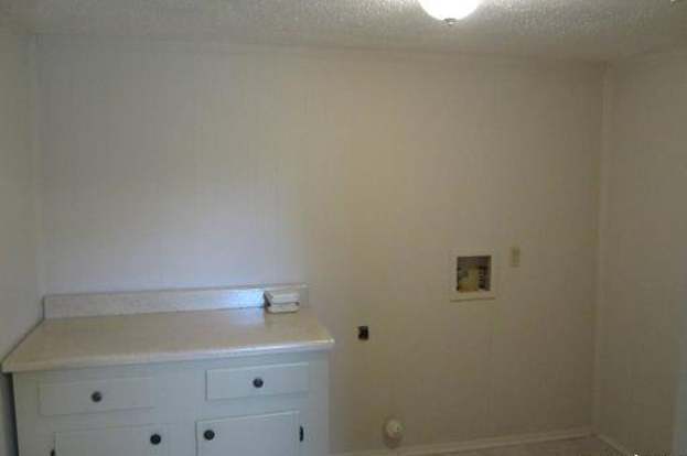 Building Photo - 833 Timber Dr