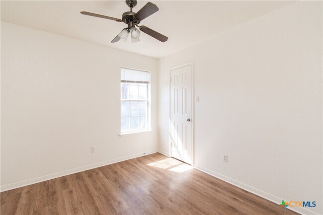 Building Photo - 5009 James Loop