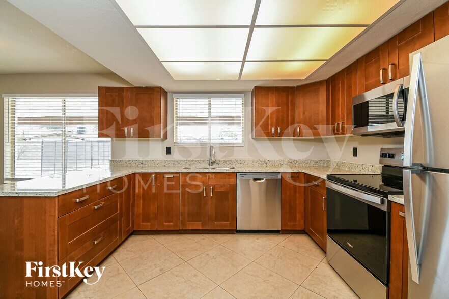 Building Photo - 3350 S George Dr