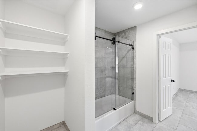 Building Photo - 6138 Brookfield Dr