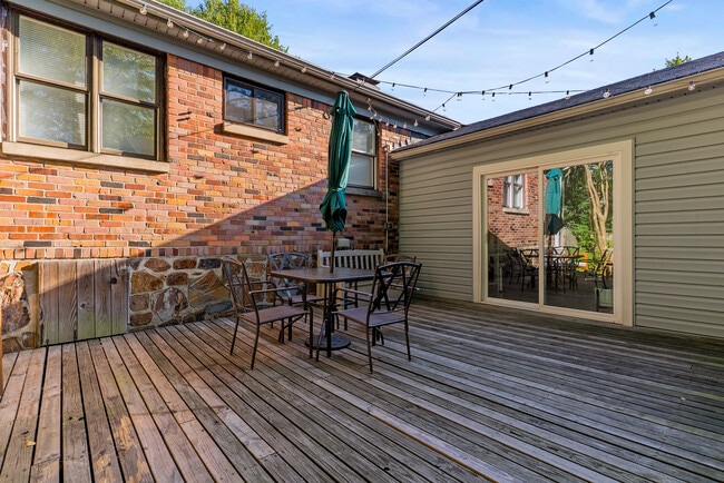 Building Photo - 2 Shannon Dr