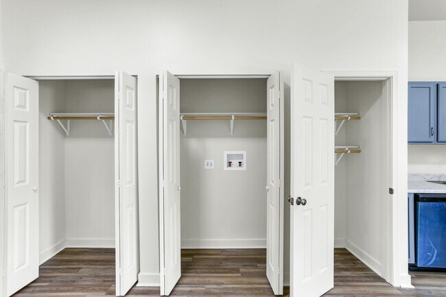 Building Photo - Escape to Serenity: Experience the Charm of our One-Bedroom Cottage!