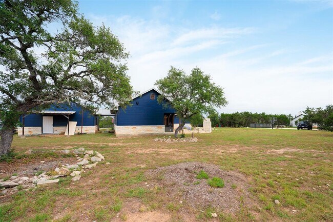 Building Photo - 415 Lets Roll Dr