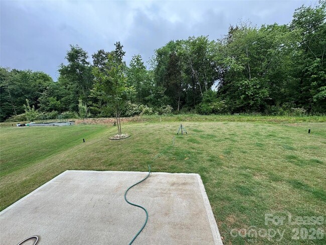 Building Photo - 574 Scotch Meadows Loop