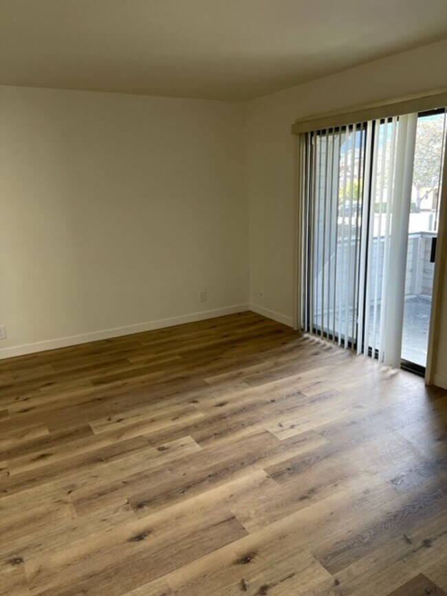 Building Photo - 85 Stenner St