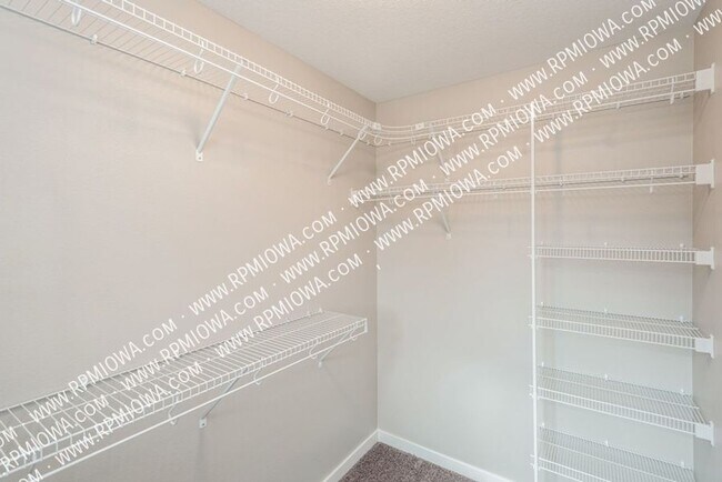Building Photo - 250 Amberwood Dr