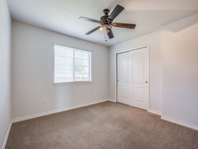 Building Photo - 6102 Still Meadow