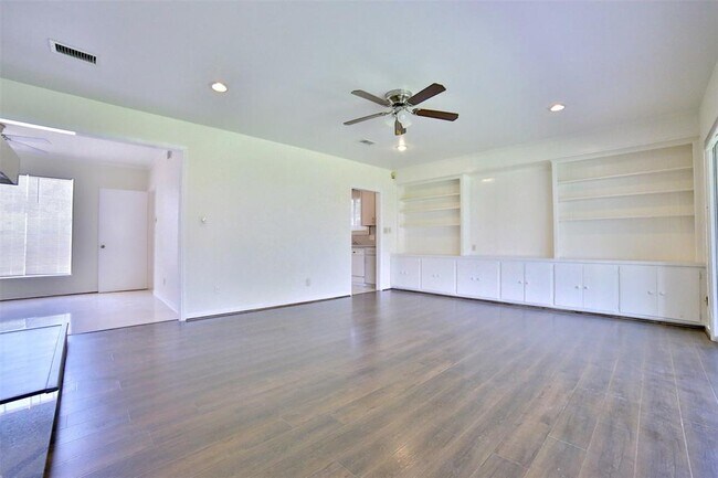 Building Photo - 1434 Pirates Cove