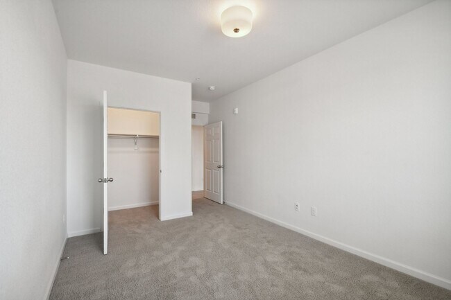 Building Photo - 15700 E Jamison Dr